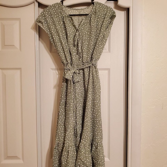 Mint Green Midi Dress - Picture 2 of 4